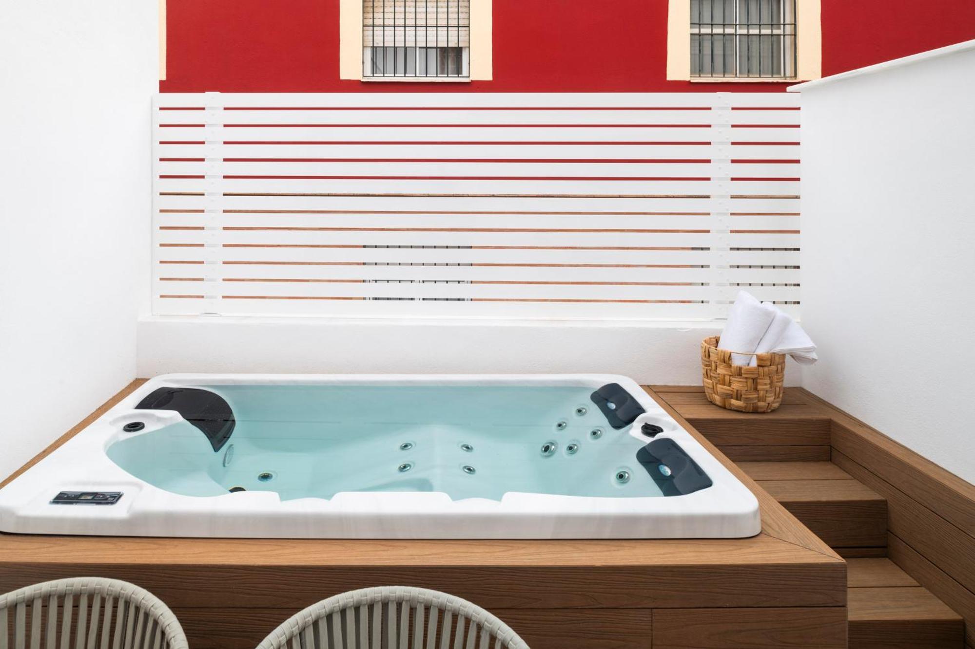 Magno Apartments Santa Clara - Private Terraces With Jacuzzi Seville Exterior photo