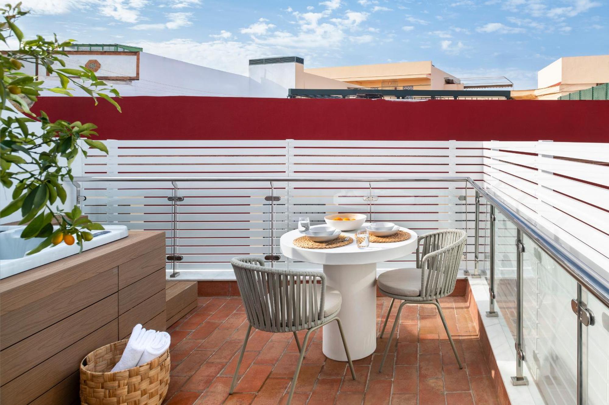 Magno Apartments Santa Clara - Private Terraces With Jacuzzi Seville Exterior photo