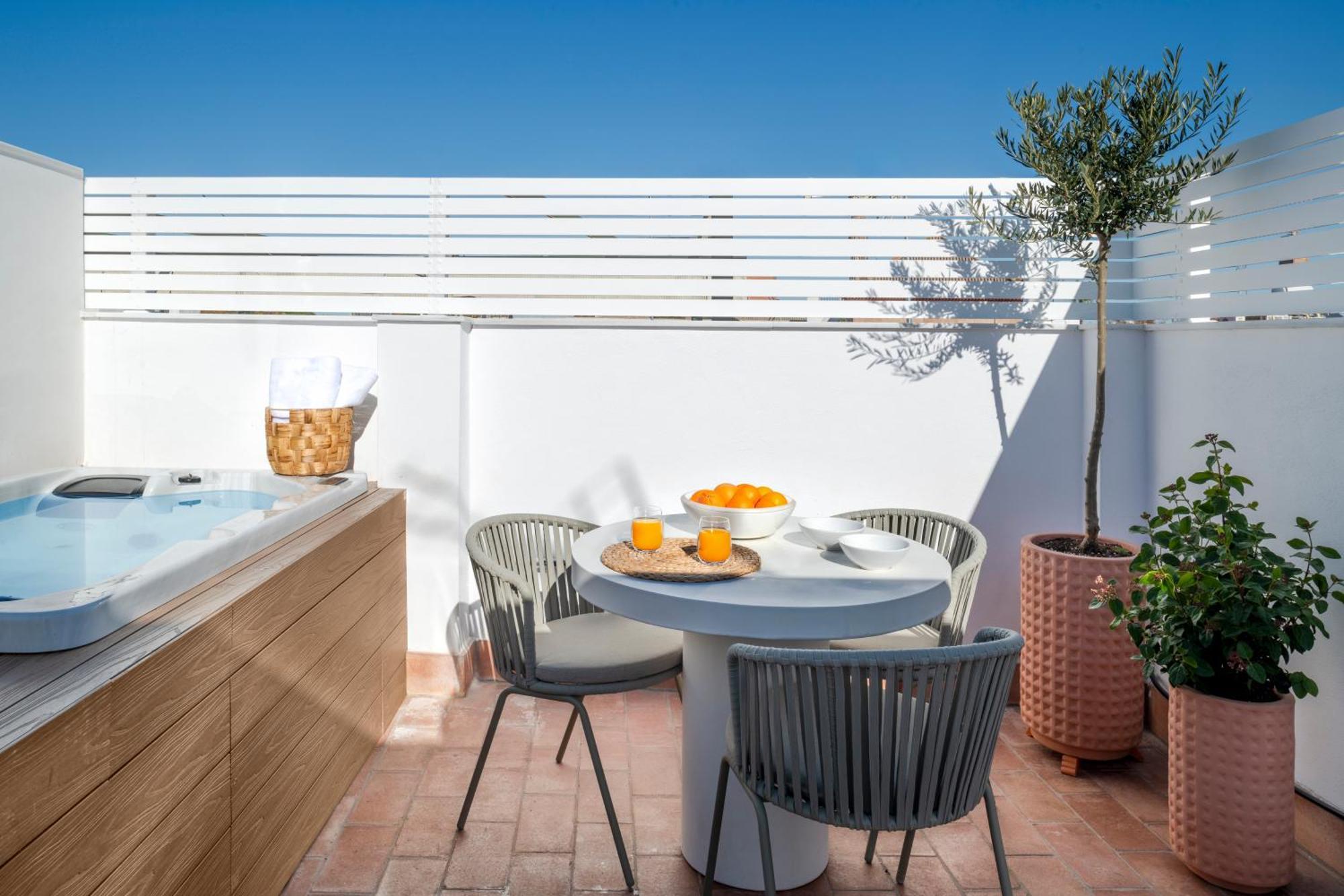 Magno Apartments Santa Clara - Private Terraces With Jacuzzi Seville Exterior photo